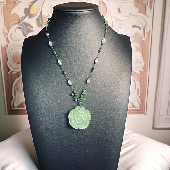 Dabby Reid Green Rose Pendant Necklace Beaded Handmade Adjustable Nature Jewelry - Picture 1 of 8